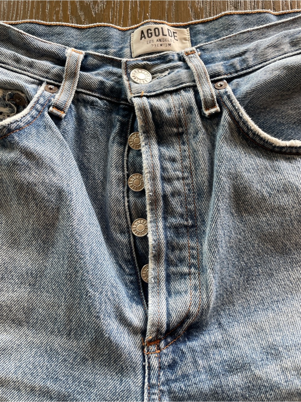 Agolde Los Angeles Premium 90s Mid Rise Jean Shorts, Roundabout Wash, size 28 - Picture 5 of 8